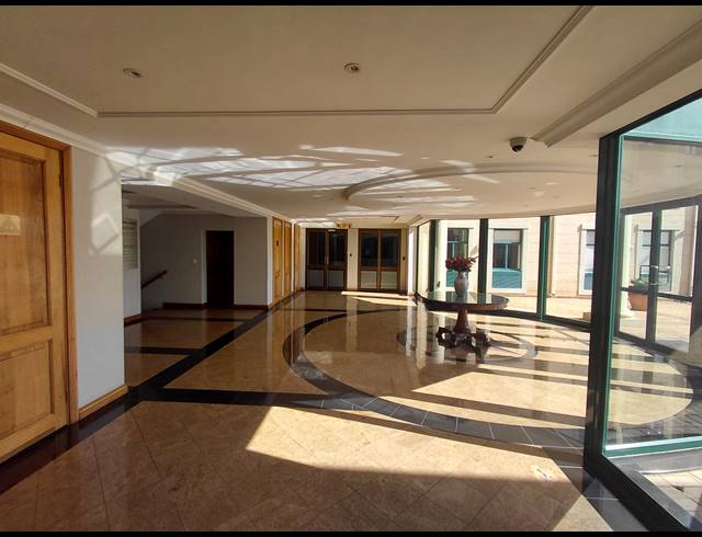 122M² OFFICE TO LET IN LYME PARK